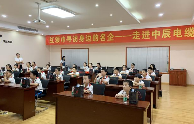 履责于行，，，，，践行公益助学