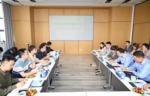 国度市场监督治理总局认证认可技术钻研中心调研组到访兴发游戏xf股份调研互换