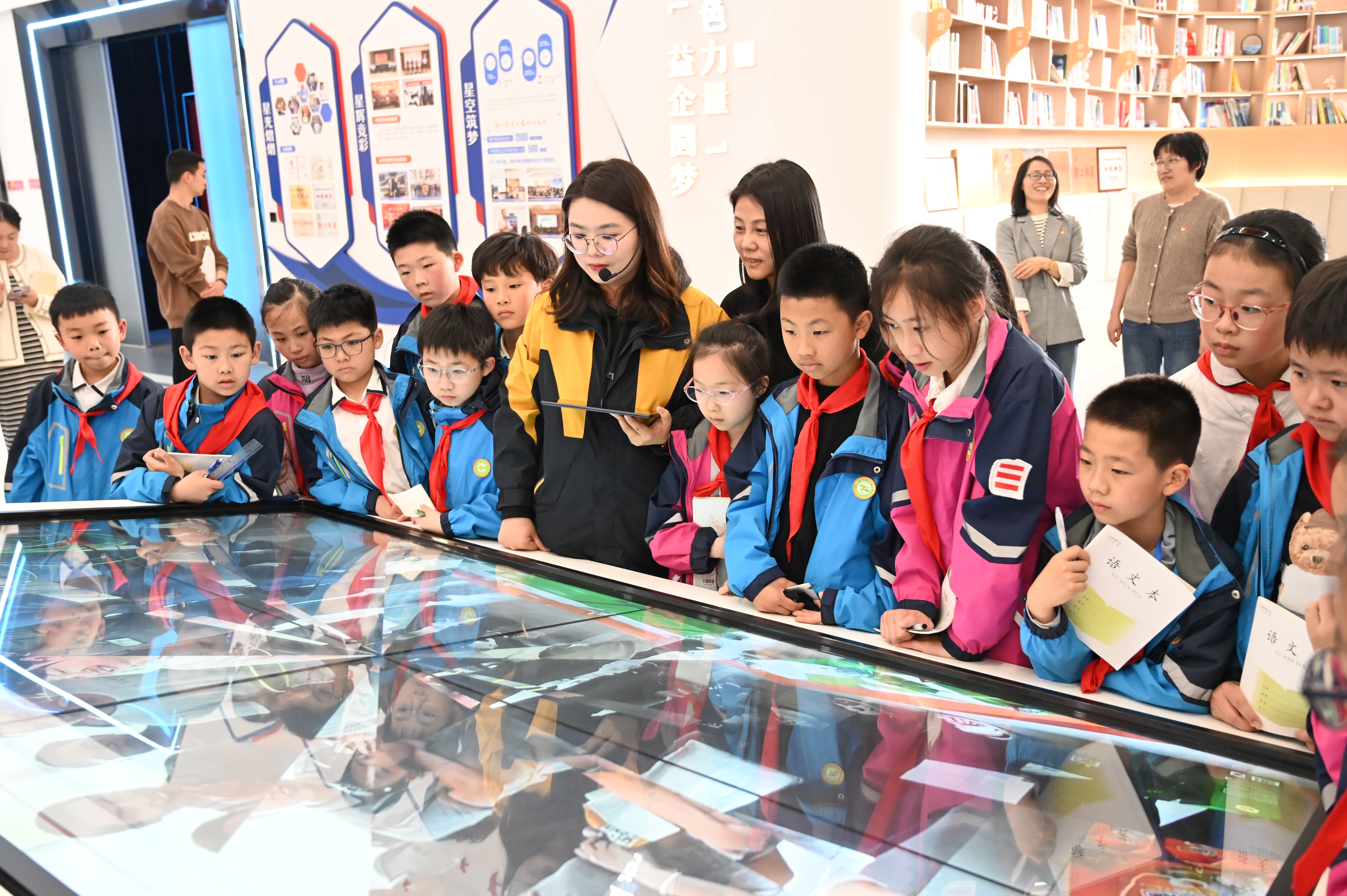【研思同业共提升 赋能成长担使命】宜兴市城中尝试幼学与兴发游戏xf股份发展党建联盟暨世界想书日主题活动