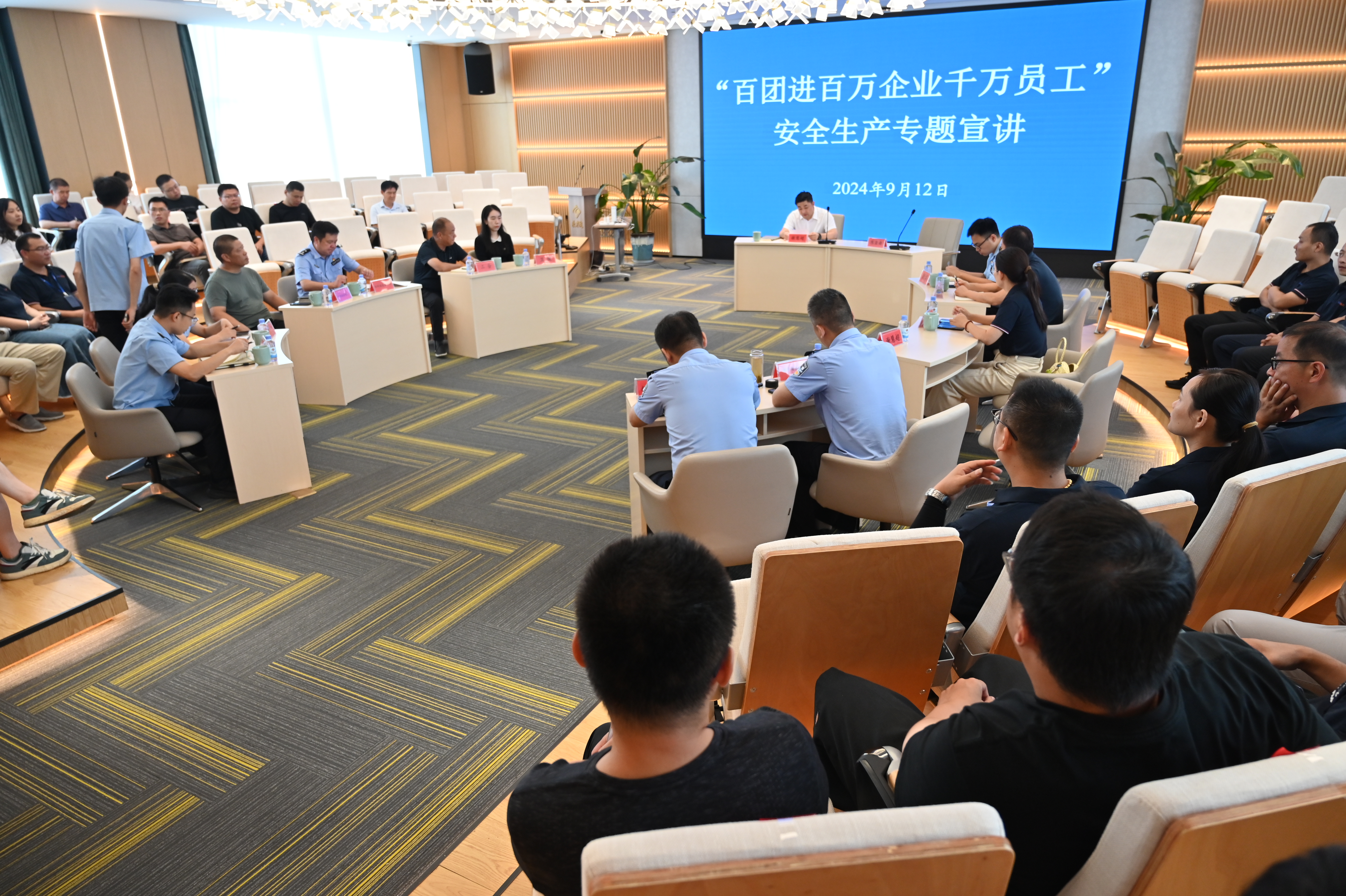 “百团进百万企业千万员工”安全出产专题宣讲走进兴发游戏xf股份