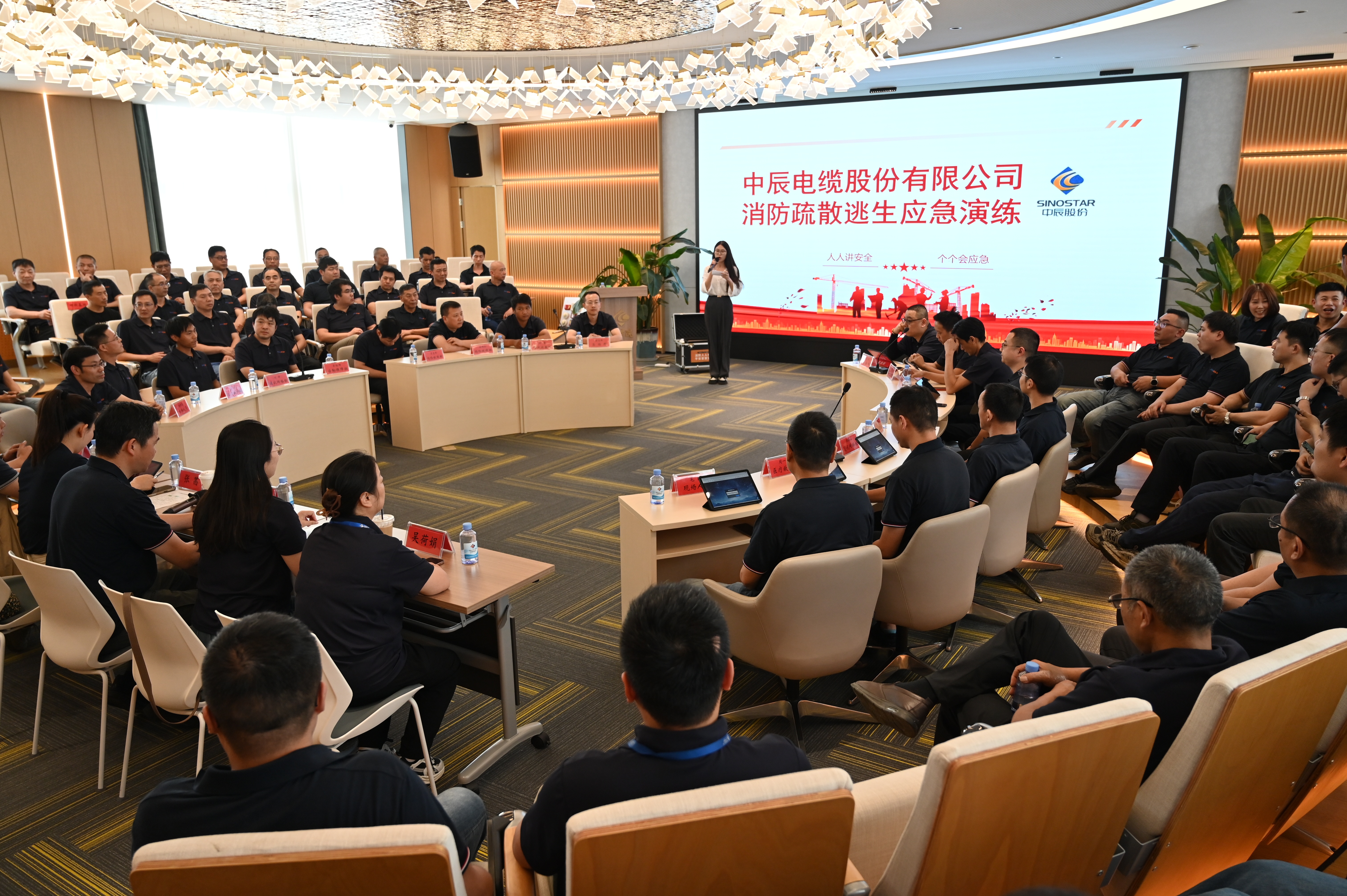 以“练”筑防，，，，，，防火于未“燃”！兴发游戏xf电缆发展桌面消防综合应急演练活动